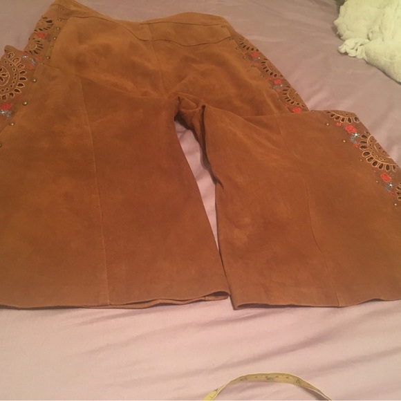 Free People Suede/Crochet Beautiful Daze Flare pants. Size 10 NO FLAWS RARE - Picture 10 of 13